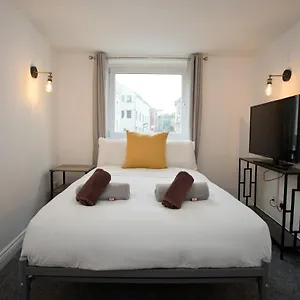 Bank - Prime Town Centre Location - Close To The Beach! Bournemouth