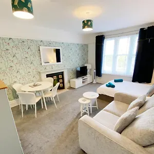 The Chine- A Spacious Close To The Bournemouth